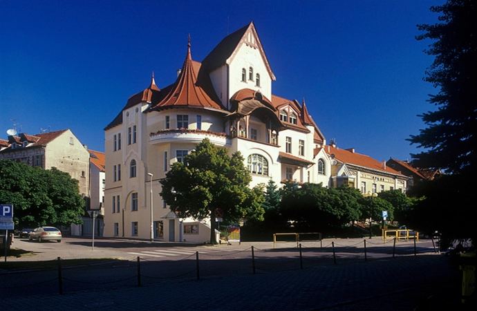 {Miejski Ośrodek Kultury w Olsztynie zaprasza na wystawę realizowaną w cyklu letnich wydarzeń artystycznych „Ulotne”.}