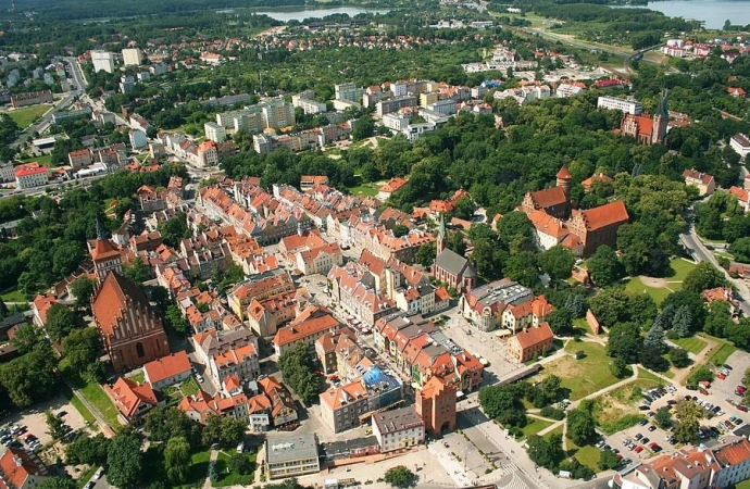 {Główny Urząd Statystyczny opublikował raport nt. zarobków w miastach wojewódzkich.}